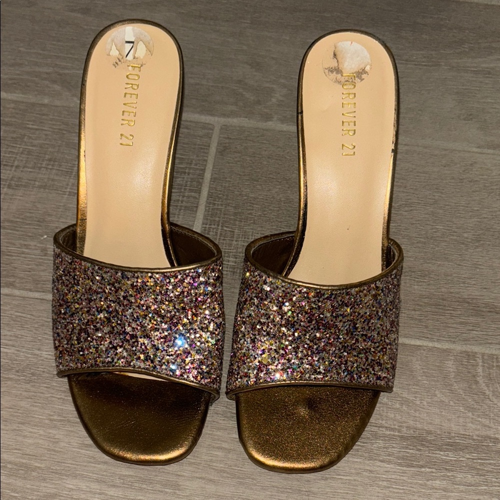 Forever 21 Gold Glitter Women's small heel